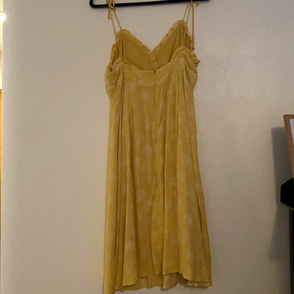 Yellow midi dress. Size medium - Picture 6 of 6